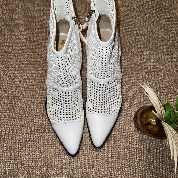 NWOT Sam Edelman size 11 women’s Elita white boots - Picture 2 of 10